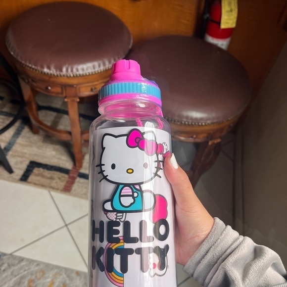 Hello Kitty Plastic Water Bottle Twist Spout, 32 oz. - Picture 6 of 9